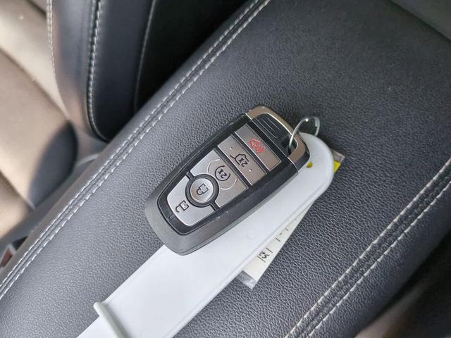 Photo of 2024 Iconic Silver Metallic Ford Escape