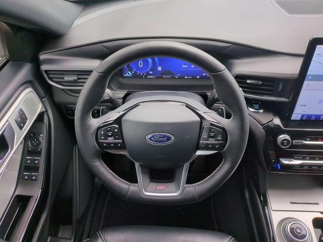Photo of 2023 Iconic Silver Metallic Ford Explorer
