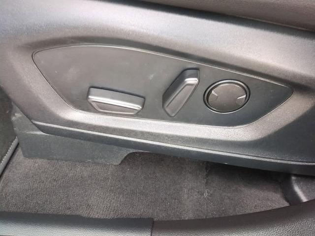 Photo of 2023 Iconic Silver Metallic Ford Explorer