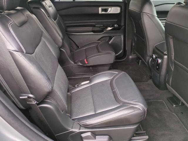Photo of 2023 Iconic Silver Metallic Ford Explorer