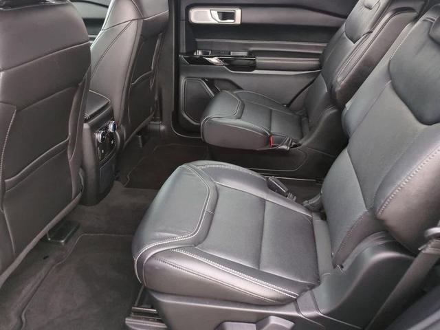 Photo of 2023 Iconic Silver Metallic Ford Explorer