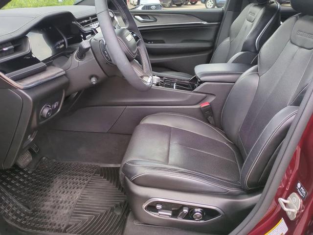 Photo of 2023 Velvet Red Pearlcoat Jeep Grand Cherokee