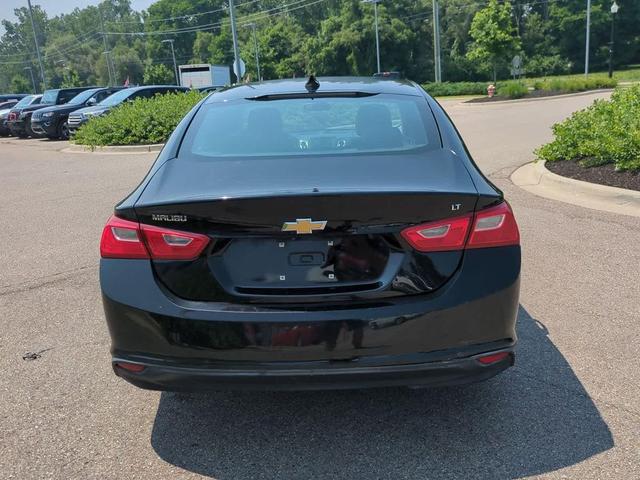 Photo of 2016 Black Chevrolet Malibu