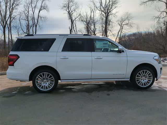 Photo of 2024 Star White Ford Expedition Max