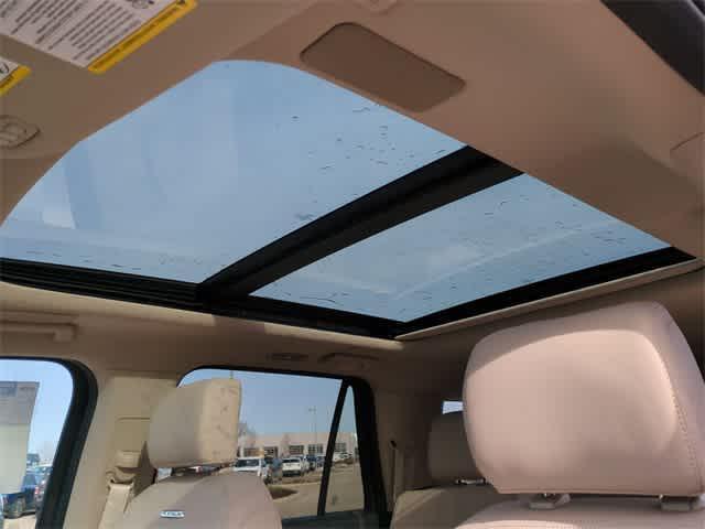 Photo of 2024 Star White Ford Expedition Max