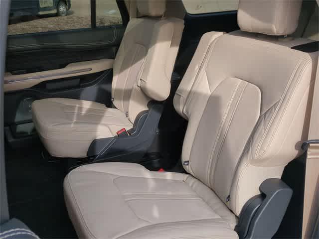 Photo of 2024 Star White Ford Expedition Max