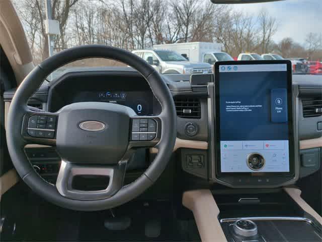 Photo of 2024 Star White Ford Expedition Max