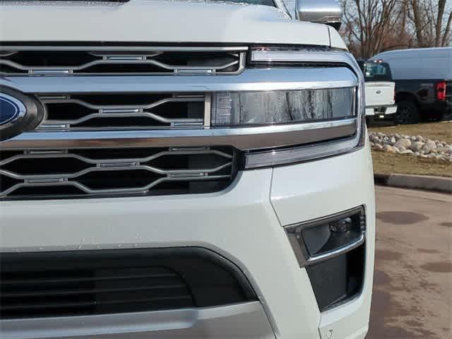 Photo of 2024 Star White Ford Expedition Max