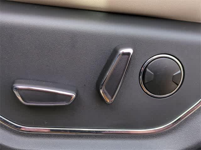 Photo of 2024 Star White Ford Expedition Max