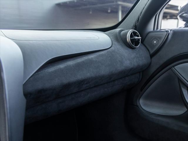 Photo of 2023 Onyx Black McLaren 720S