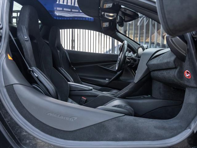 Photo of 2023 Onyx Black McLaren 720S