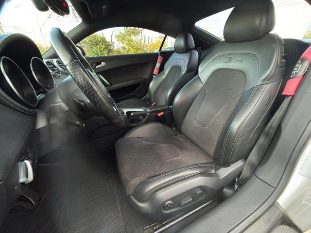 Photo of 2015 Ice Silver Metallic Audi TT