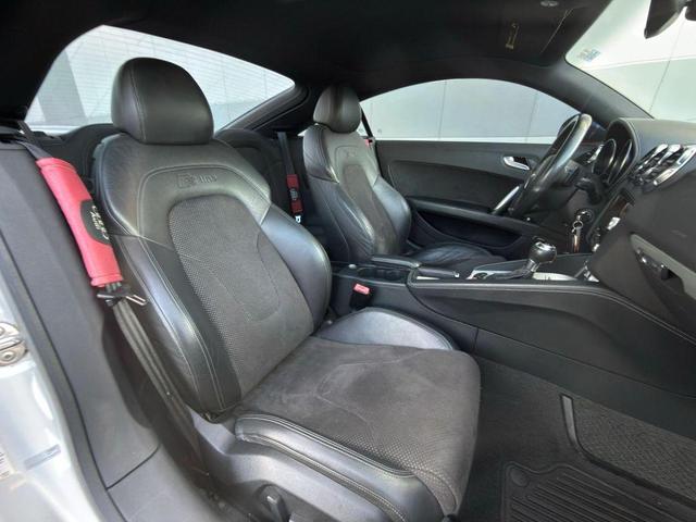 Photo of 2015 Ice Silver Metallic Audi TT