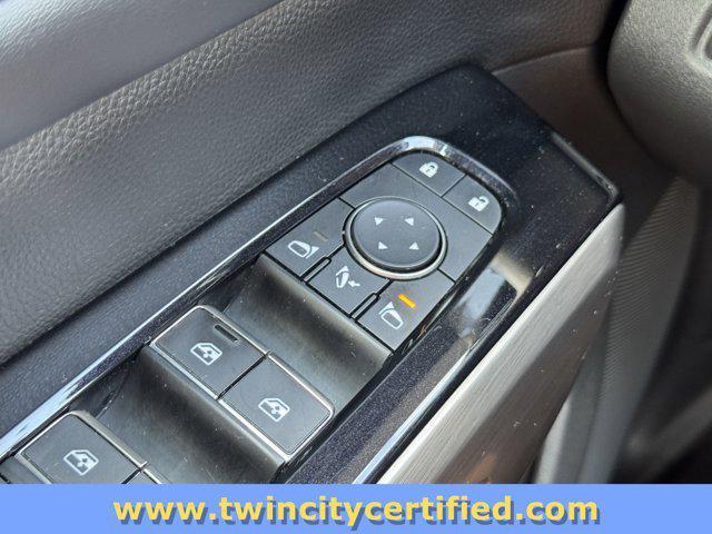 Photo of 2023 Super Black Nissan Pathfinder