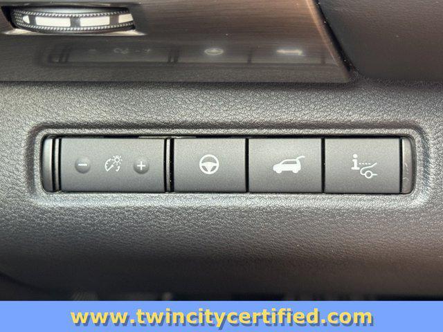 Photo of 2023 Super Black Nissan Pathfinder