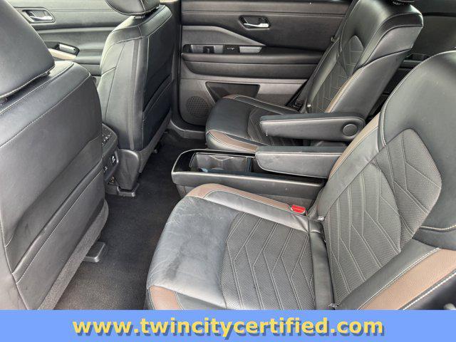 Photo of 2023 Super Black Nissan Pathfinder