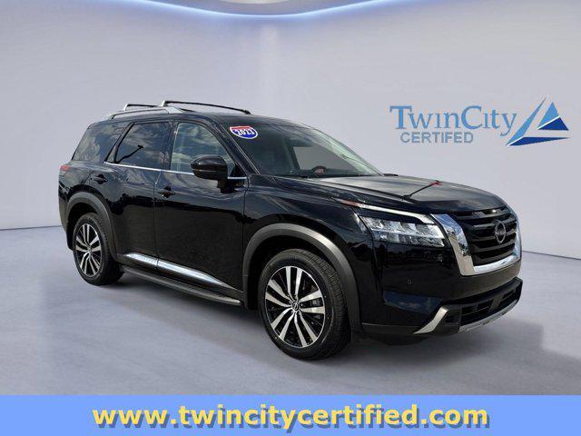 Photo of 2023 Super Black Nissan Pathfinder