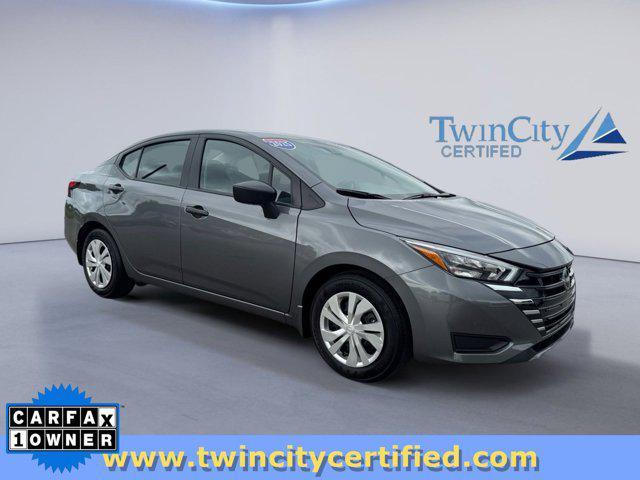 Photo of 2025 Gun Metallic Nissan Versa