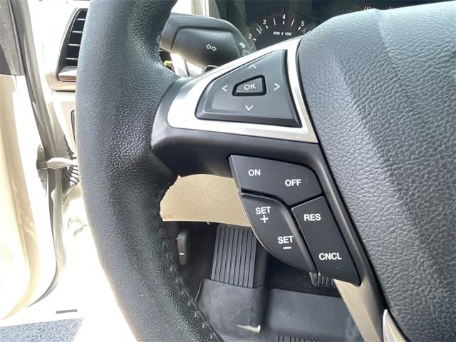 Photo of 2017 Oxford White Ford Fusion