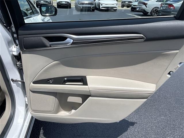 Photo of 2017 Oxford White Ford Fusion