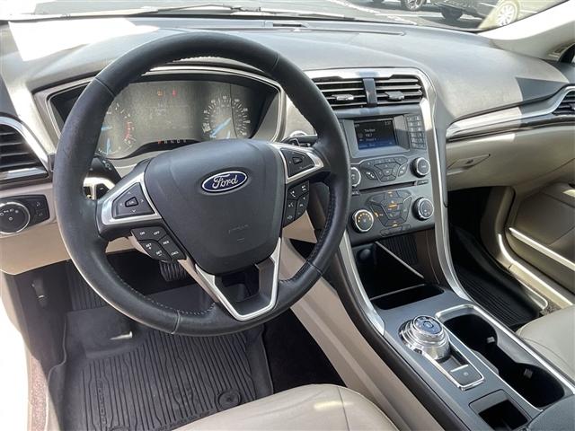 Photo of 2017 Oxford White Ford Fusion