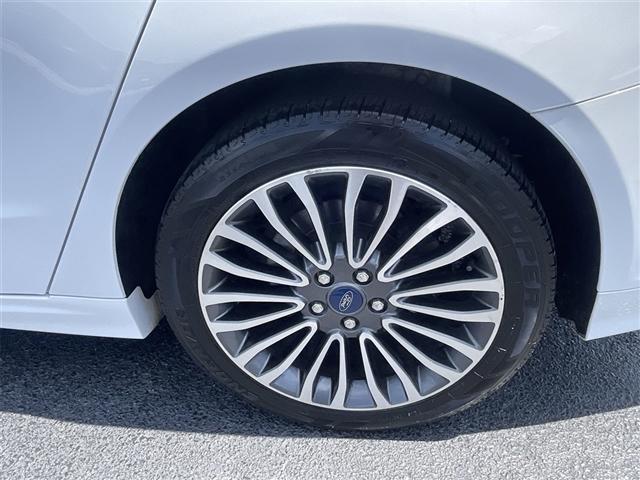 Photo of 2017 Oxford White Ford Fusion