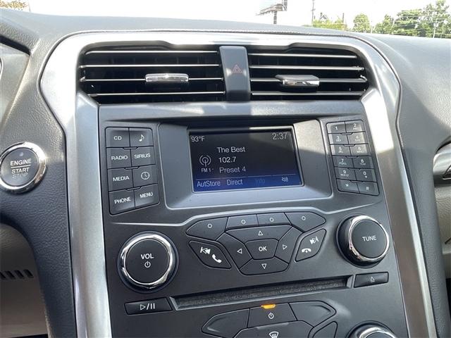 Photo of 2017 Oxford White Ford Fusion