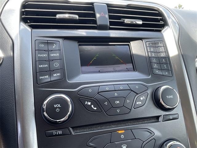 Photo of 2017 Oxford White Ford Fusion