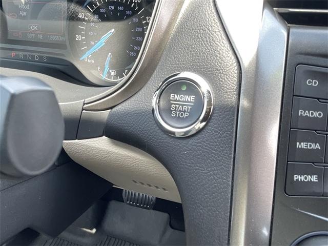 Photo of 2017 Oxford White Ford Fusion