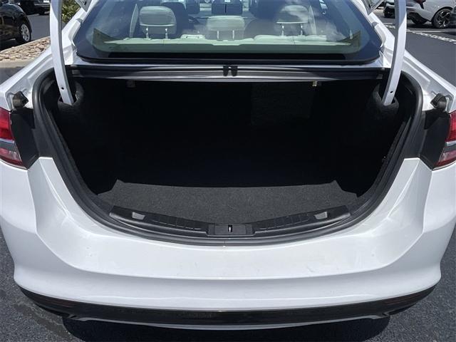 Photo of 2017 Oxford White Ford Fusion