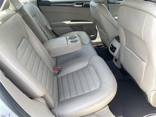 Photo of 2017 Oxford White Ford Fusion