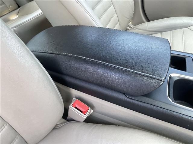 Photo of 2017 Oxford White Ford Fusion
