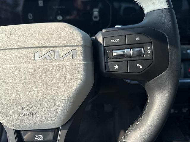 Photo of 2025 Snow White Pearl Kia K4