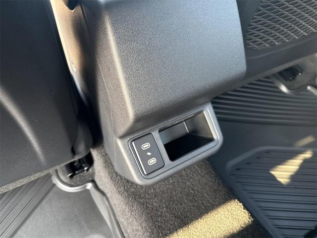 Photo of 2025 Snow White Pearl Kia K4