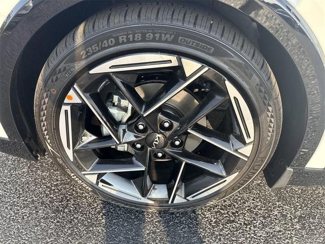 Photo of 2025 Snow White Pearl Kia K4