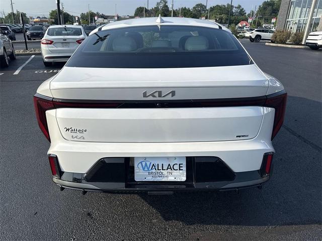Photo of 2025 Snow White Pearl Kia K4