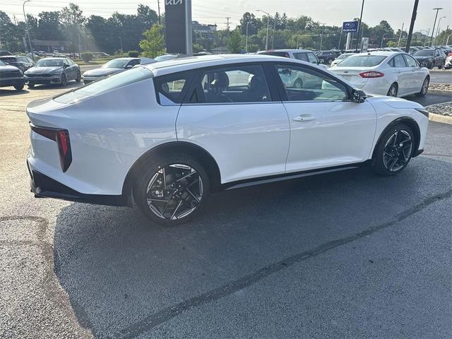 Photo of 2025 Snow White Pearl Kia K4