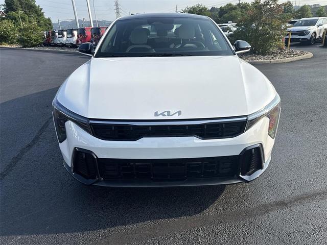 Photo of 2025 Snow White Pearl Kia K4