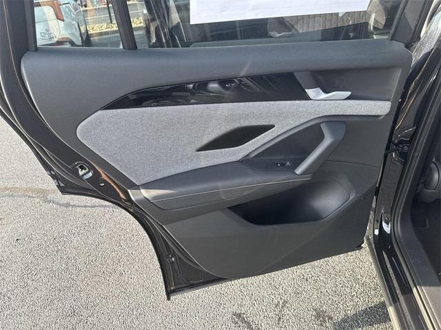 Photo of 2025 Deep Black Pearl Effect Volkswagen Tiguan