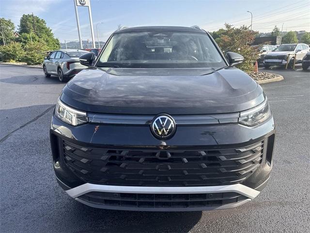 Photo of 2025 Deep Black Pearl Effect Volkswagen Tiguan