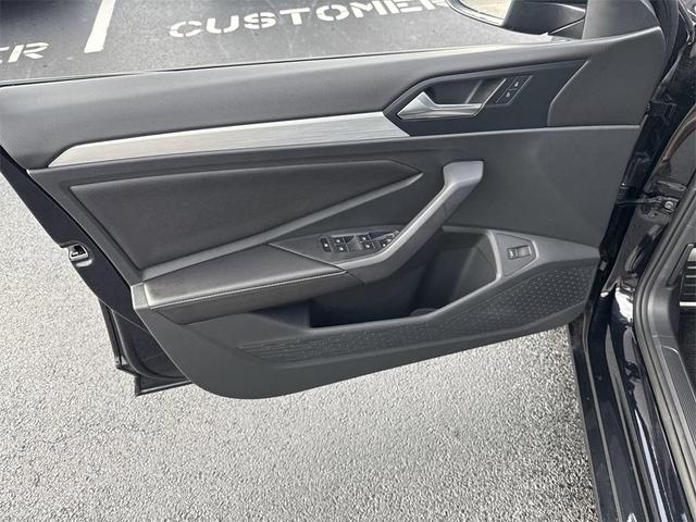 Photo of 2025 Deep Black Pearl Effect Volkswagen Jetta