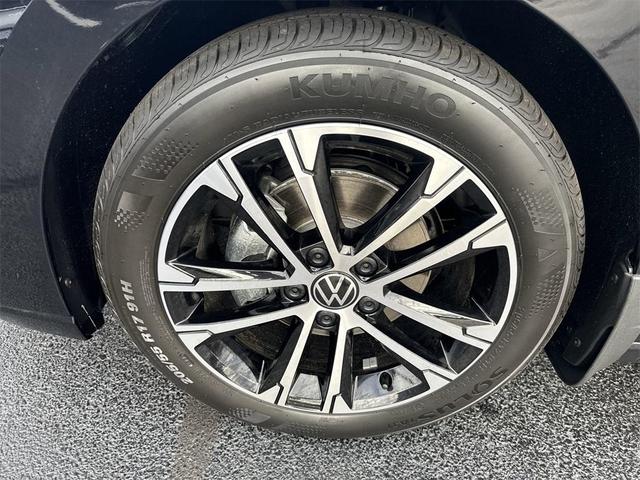 Photo of 2025 Deep Black Pearl Effect Volkswagen Jetta