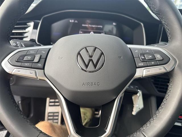 Photo of 2025 Deep Black Pearl Effect Volkswagen Jetta