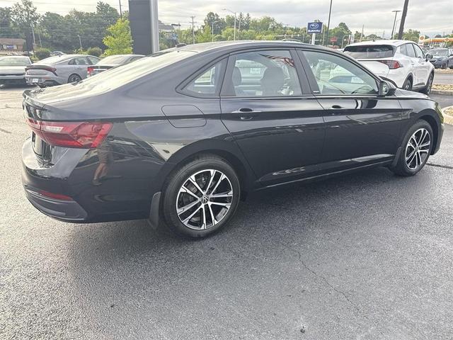Photo of 2025 Deep Black Pearl Effect Volkswagen Jetta