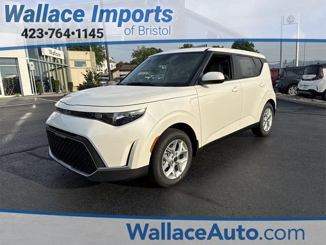 Photo of 2025 Snow White Pearl Kia Soul