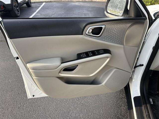 Photo of 2025 Snow White Pearl Kia Soul