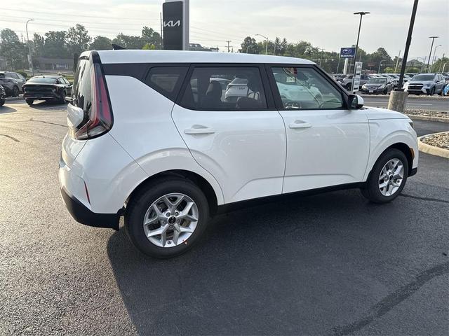 Photo of 2025 Snow White Pearl Kia Soul