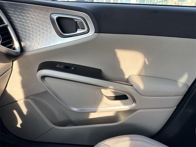 Photo of 2025 Snow White Pearl Kia Soul