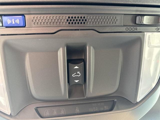 Photo of 2025 Crystal White Pearl Subaru Forester