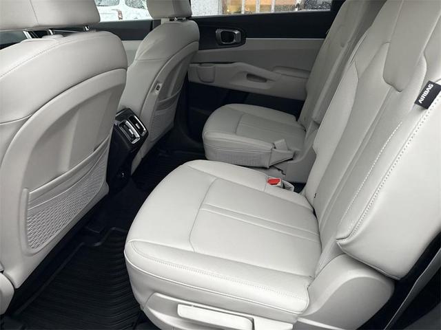 Photo of 2025 Red Kia Sorento